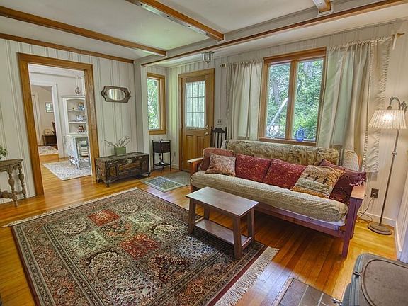 3rd image of 10 Rockwood Ln