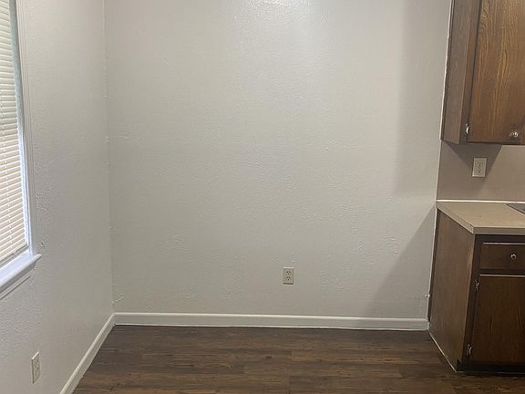 4th image of 512 W Green Ave #22