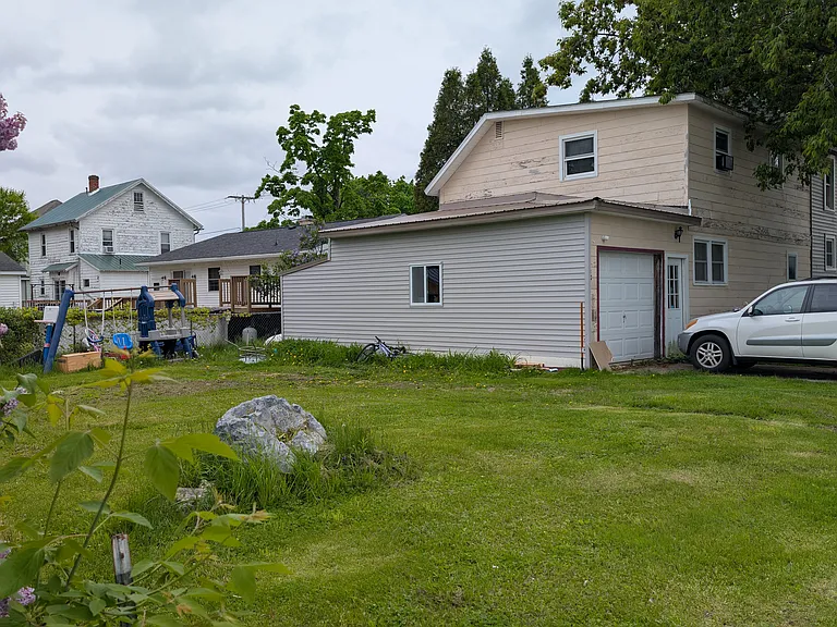 74 Beach St — Photo 4