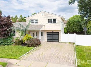 20 Wick Dr, Fords, NJ 08863