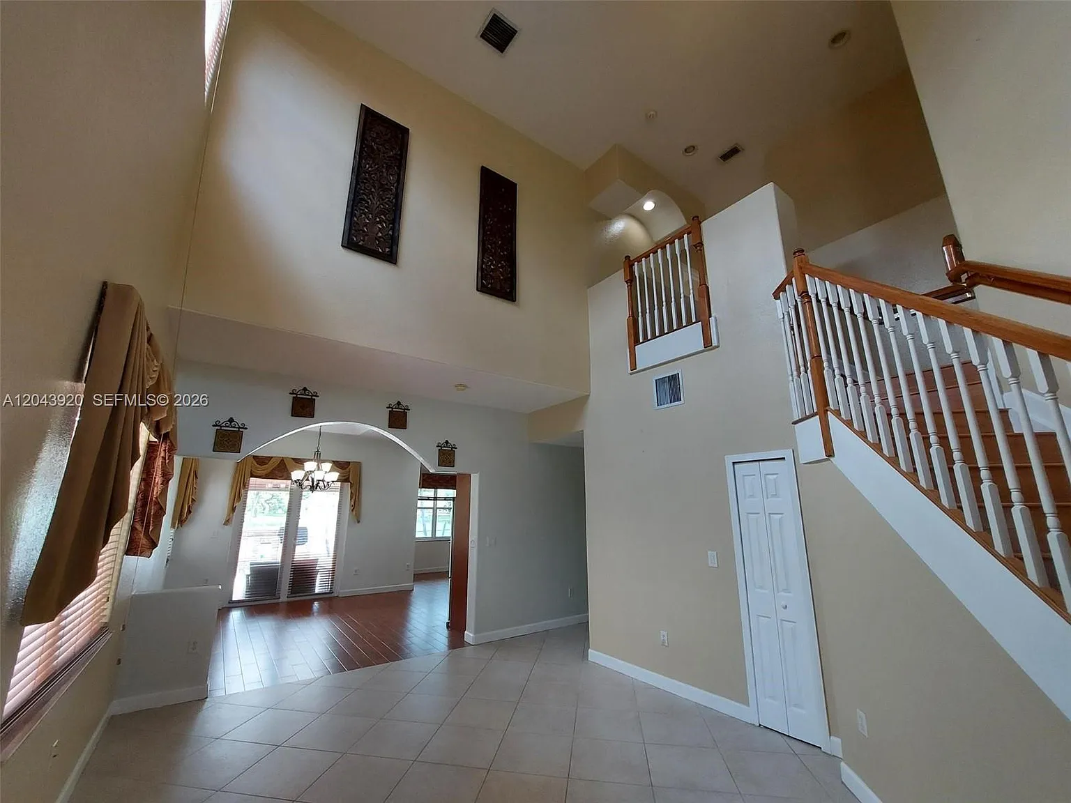5 bed, 3125 sqft, $5,200 — Photo 3