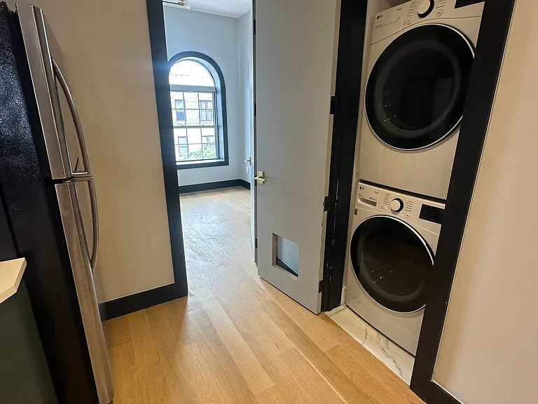 41 Van Wagenen Ave #4LL — Photo 11