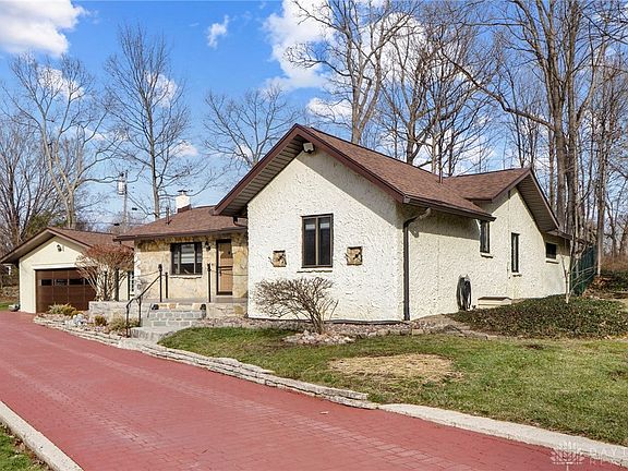 3rd image of 3684 Winston Churchill Dr
