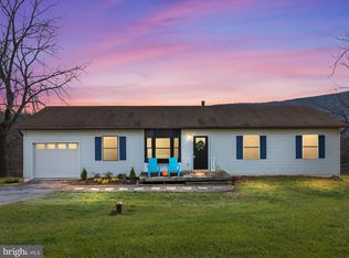 12 Rome Beauty Dr, Linden, VA 22642