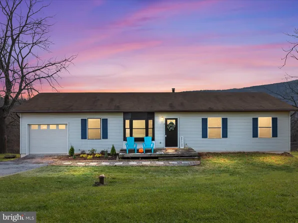 12 Rome Beauty Dr, Linden, VA 22642