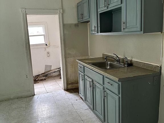 3rd image of 3320 Kip St