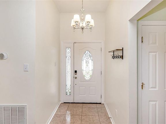 3rd image of 213 Jill Ln