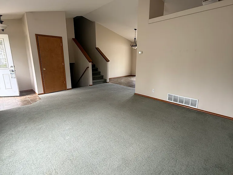 590 S Widgeon St — Photo 4