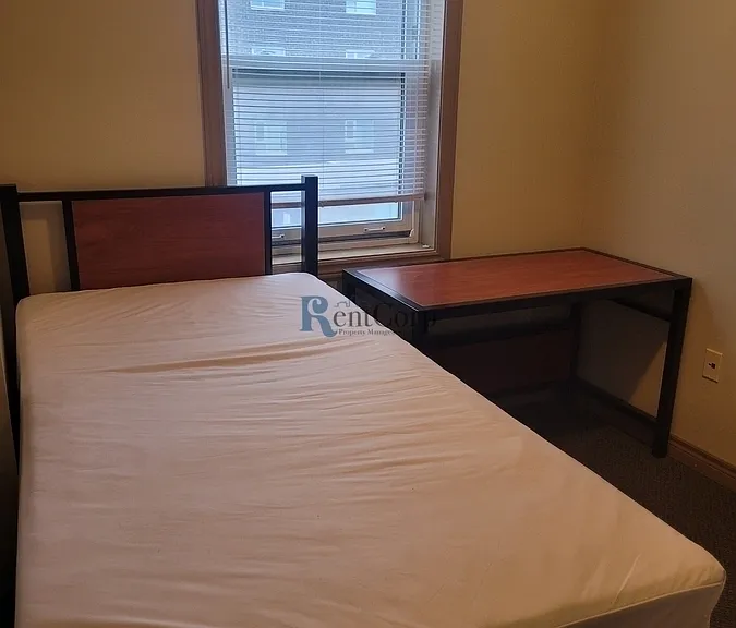 306 Lester St #4 — Photo 5