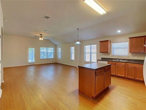 5th image of 1341 Rainbow Parke Dr