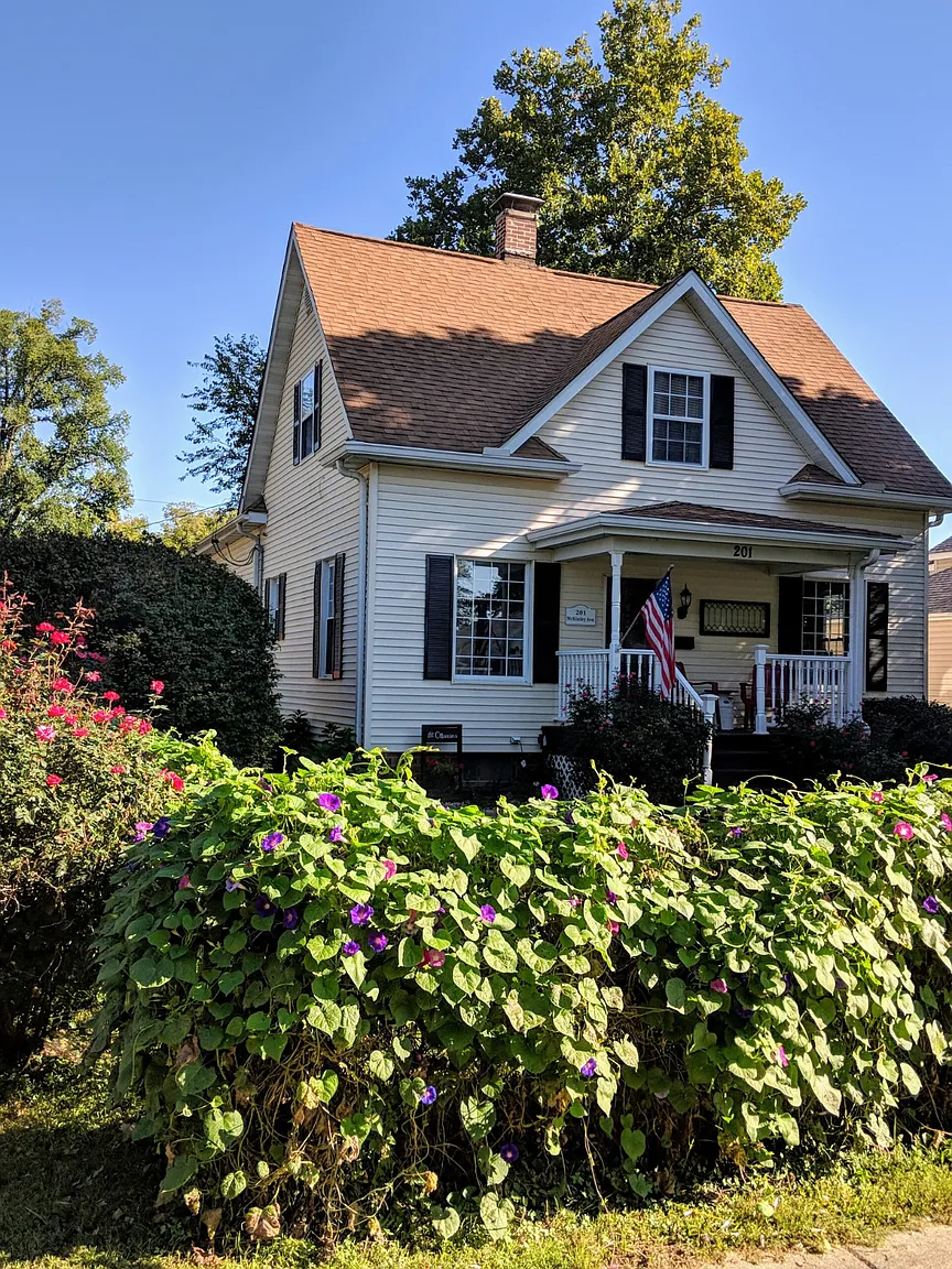 201 McKinley Ave photo 1