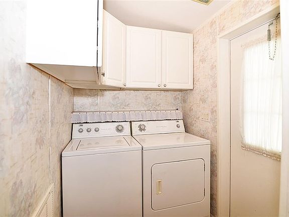 4th image of 955 Pecan Cir