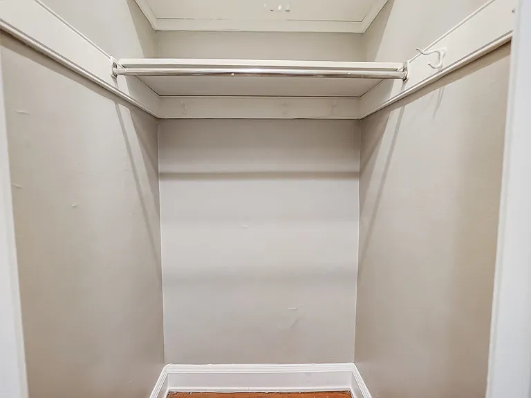 2560 Madison Rd #9 — Photo 6