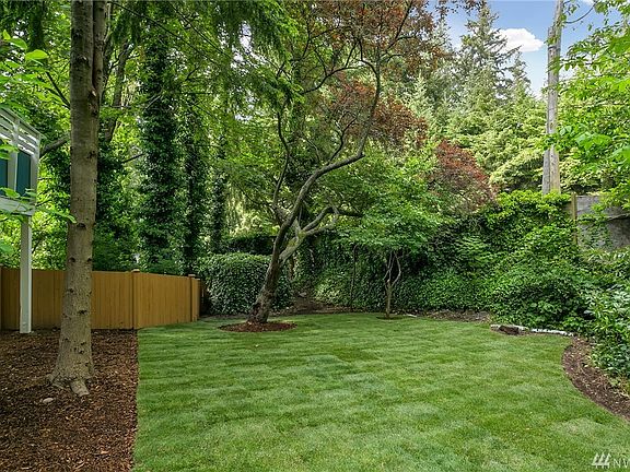 4th image of 822 NW Innis Arden Dr