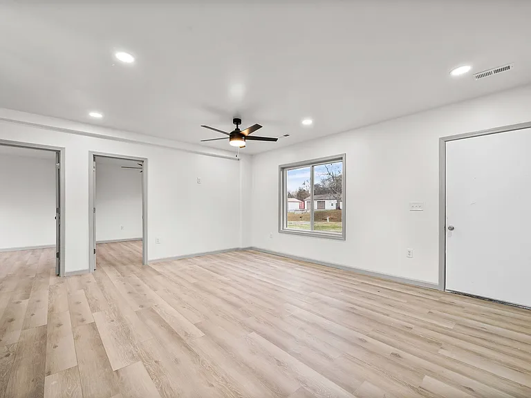 225 Military Rd — Photo 4