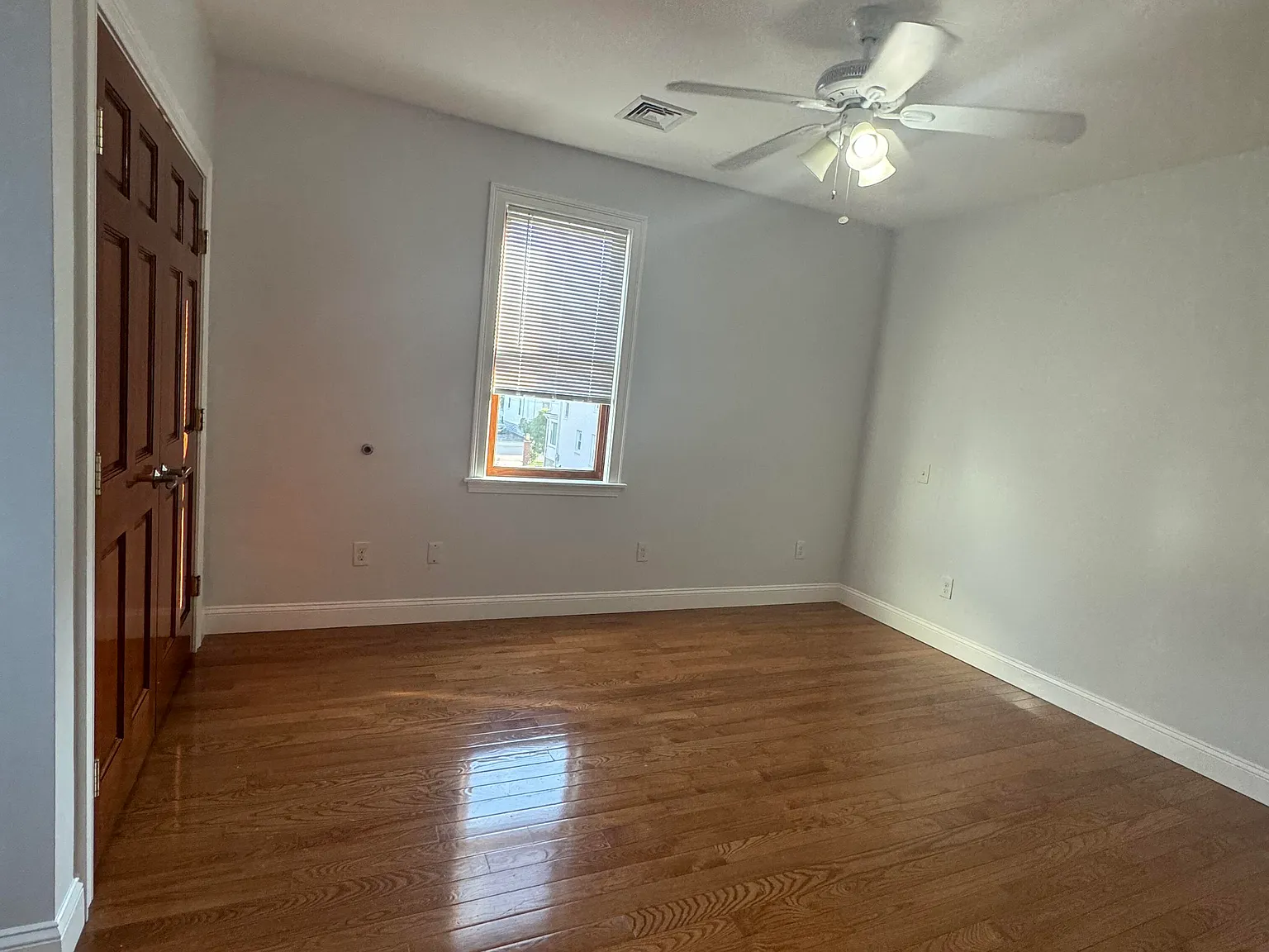 3 bed, 1620 sqft, $3,400 — Photo 4