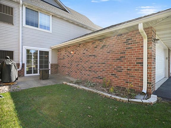 2nd image of 200 W Aspen Ct Unit 2