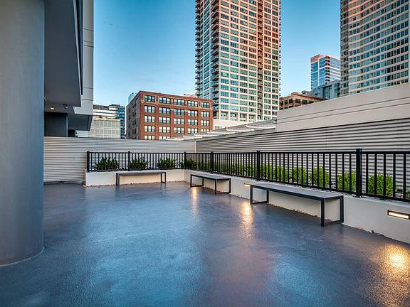 4th image of 725 S Wells St #809