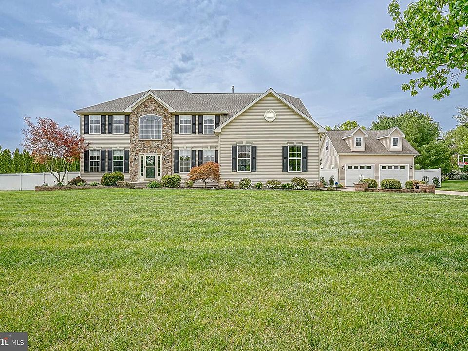 1st image of 335 Meadowbrook Dr
