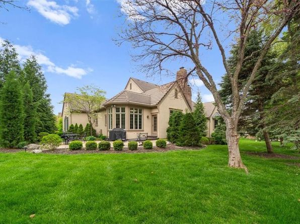 2100 W 115th St, Leawood, KS 66211