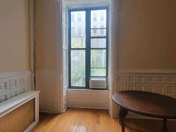 5th image of 108 W 71st St