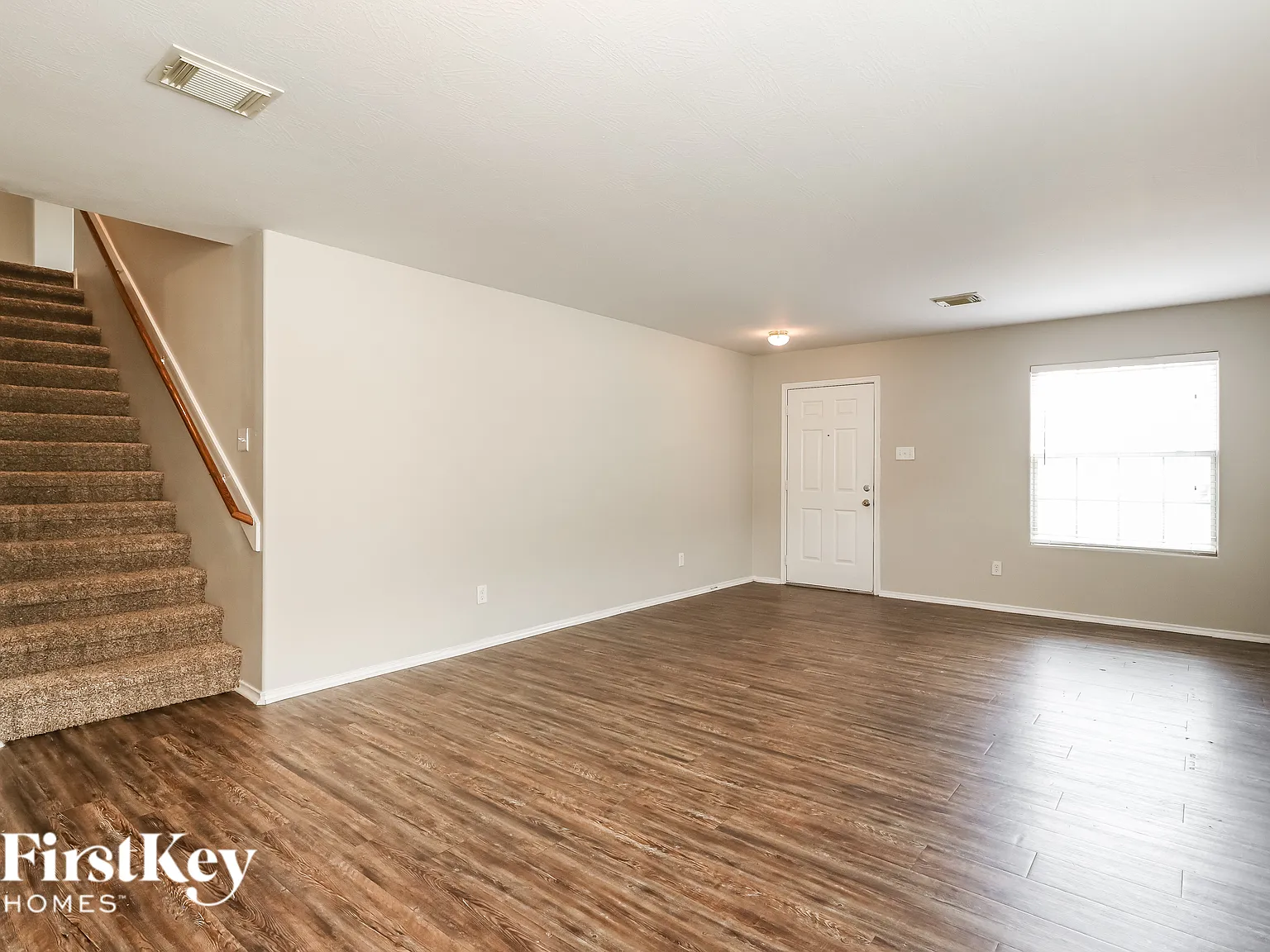 4 bed, 2.5 bath, 2910 sqft, $2,490 — Photo 4