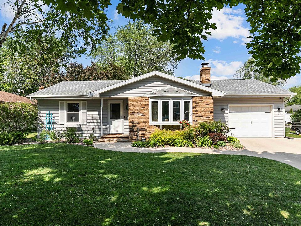 2001 Main Ave, Kaukauna, WI 54130 | Zillow