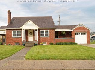 127 Main Ave, Nitro, WV 25143