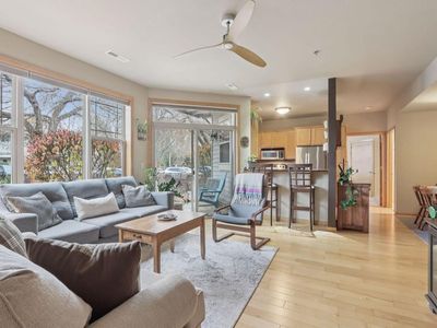 N82W13360 Fond Du Lac AVENUE #102, Menomonee Falls, WI, 53051