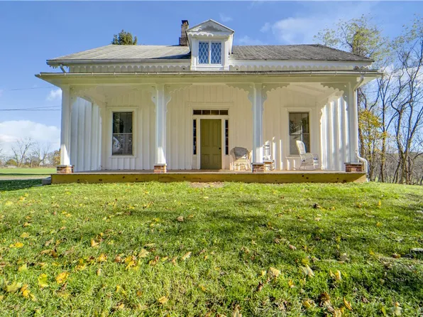 1096 Victor Rd, Macedon, NY 14502