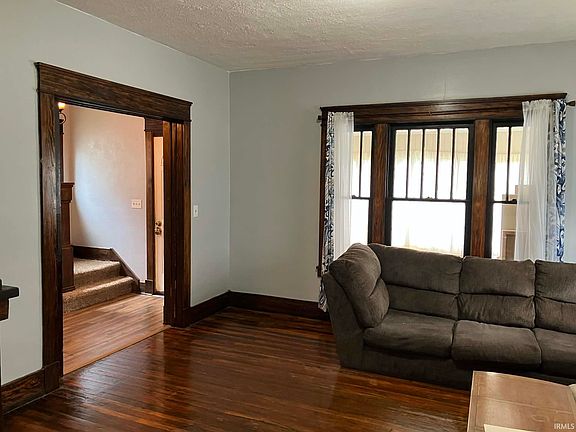 4th image of 815 W Elm St