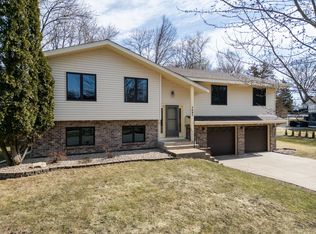 5685 Wedgewood Dr, Shorewood, MN 55331