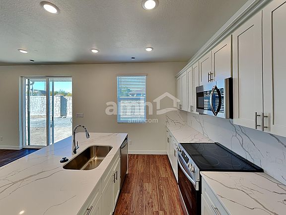 5th image of 8976 S Wilroy Rd