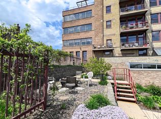 215 W Maple St APT 410, Milwaukee, WI
