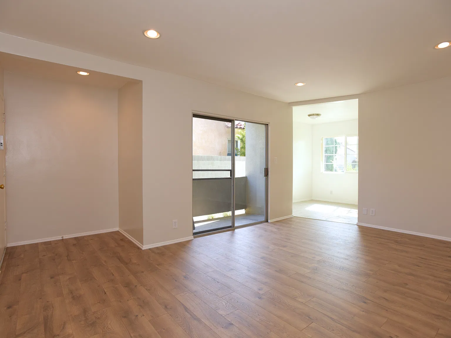 2 bed, 850 sqft, $2,195 — Photo 3