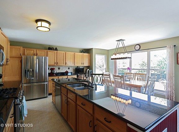 3rd image of 716 Highland Ct