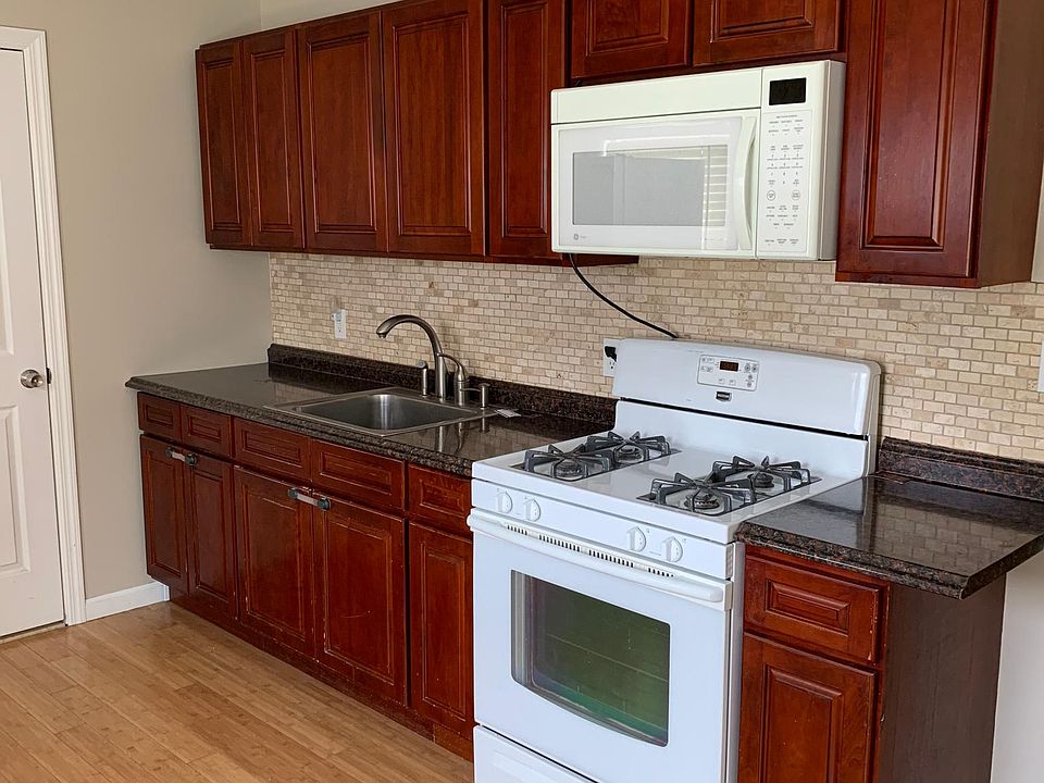 1st image of 116 Webster Ave #1