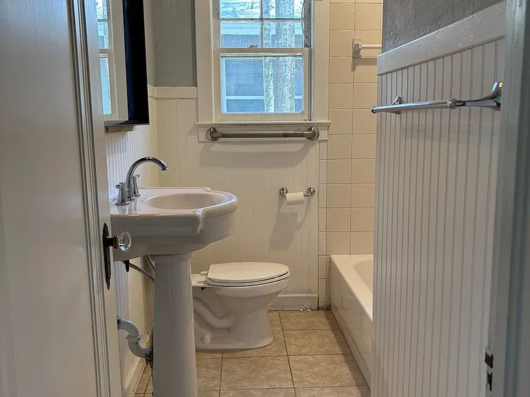 211 N Highland Ave — Photo 16