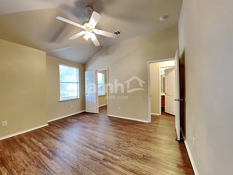421 Hackberry Dr — Photo 24