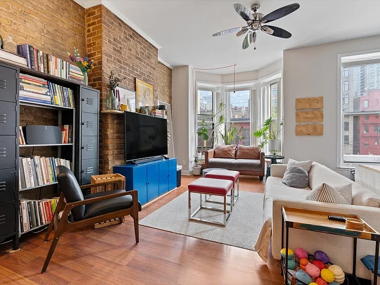 116 W Grand Ave #3 — Photo 2