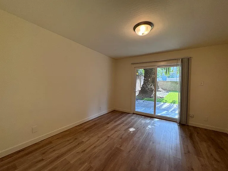 1555 Oxford Street — Photo 26