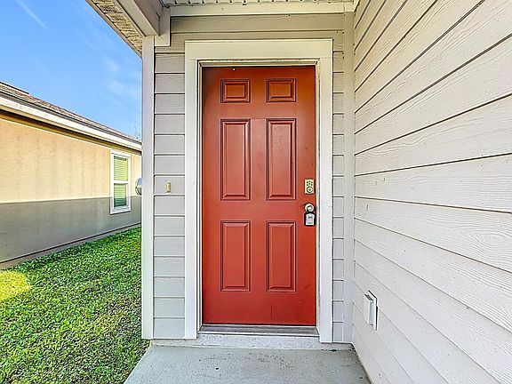 4th image of 8189 MEADOW WALK Lane