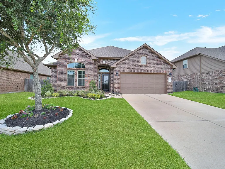 23434 Bracino Lake Dr — Photo 1