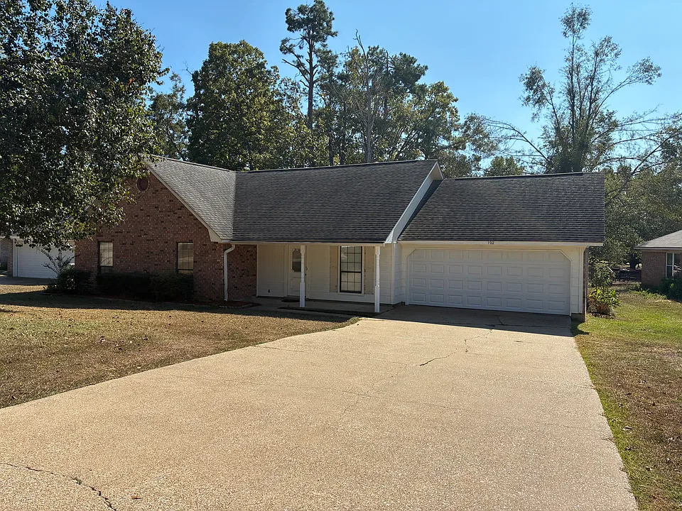 102 Sandhurst Cir