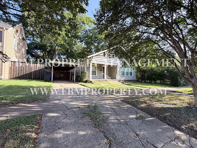 604 W Knox St — Photo 2