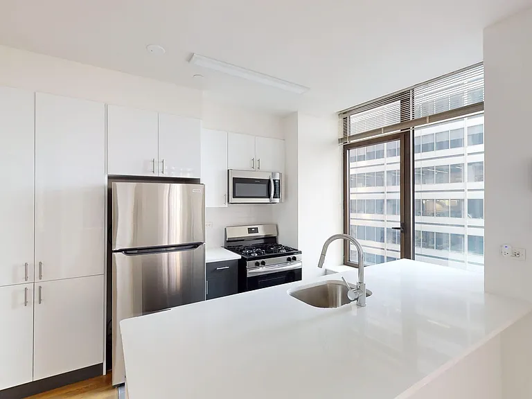 10 Hanover Square — Photo 137