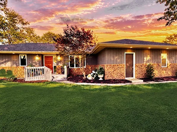 1108 Pearl Dr, Mahomet, IL 61853