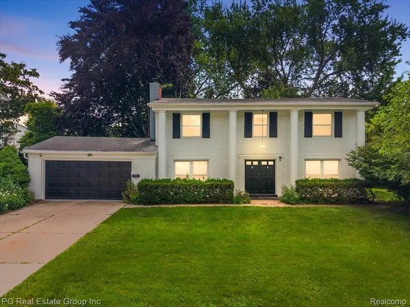 24132 Saint Mary Ct, Farmington, MI 48336