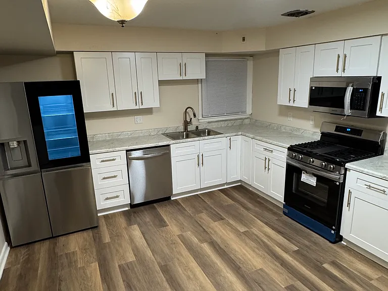 7100 W Fiebrantz Ave — Photo 1