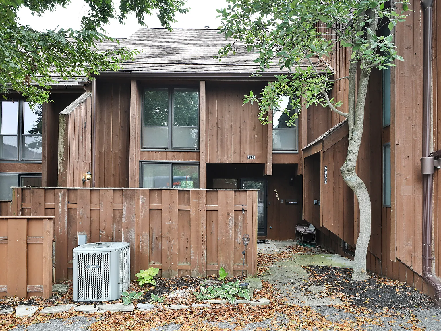 3 bed, 2.5 bath, 1570 sqft, $2,195 — Photo 2